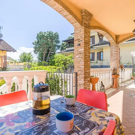 Stunning In With Kitchen * Bosconero