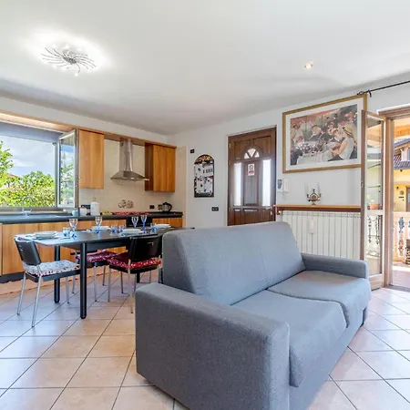 Stunning In With Kitchen Nyaraló *