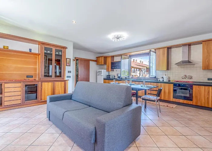 Stunning In With Kitchen Сasa de vacaciones Bosconero